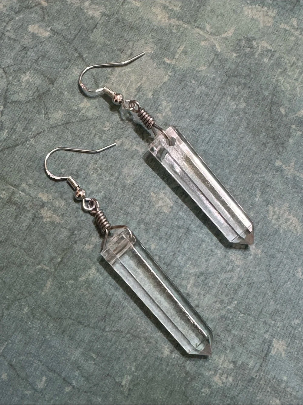 LUCITE CRYSTAL POINT SHAPE EARRINGS